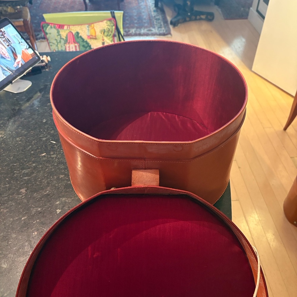 COGNAC LEATHER ROUNDED STORAGE CONTAINER - Picture 2 of 12